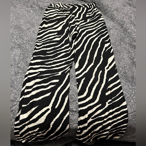 ✨NEW✨ Sincerely Jules size M zebra print trousers - Picture 5 of 6